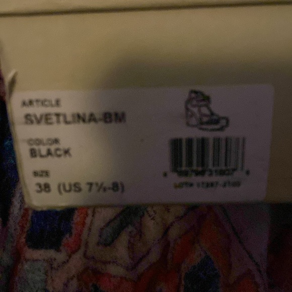 Never been worn.. I purchased them for a costume party that I didn’t attend.. - Picture 6 of 6